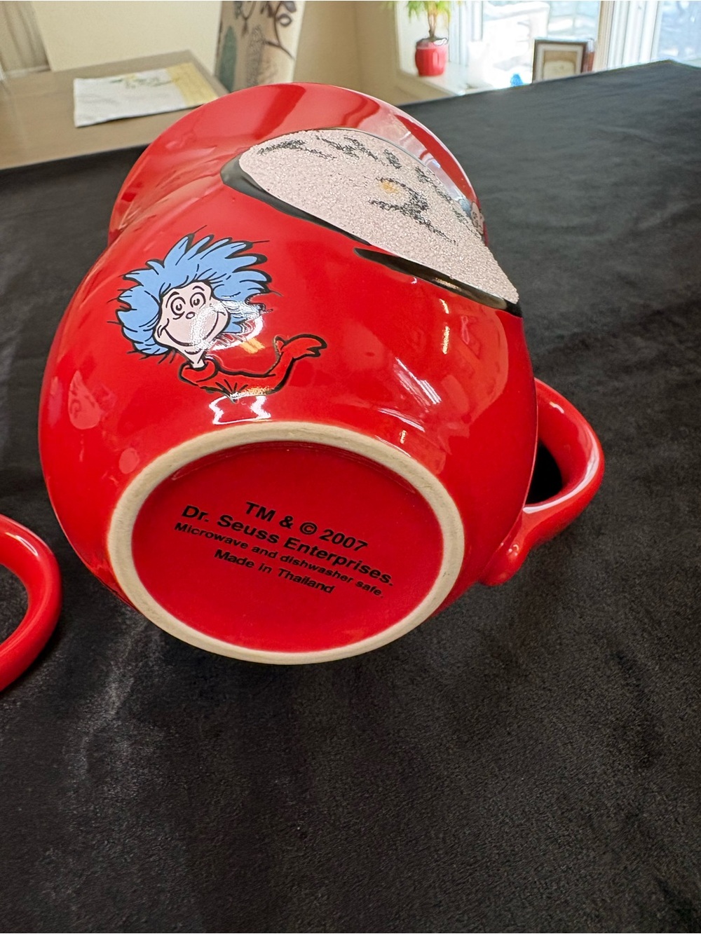 Universal Studios "Thing 1" and "Thing 2" Red Ceramic Mug Set - Picture 9 of 11